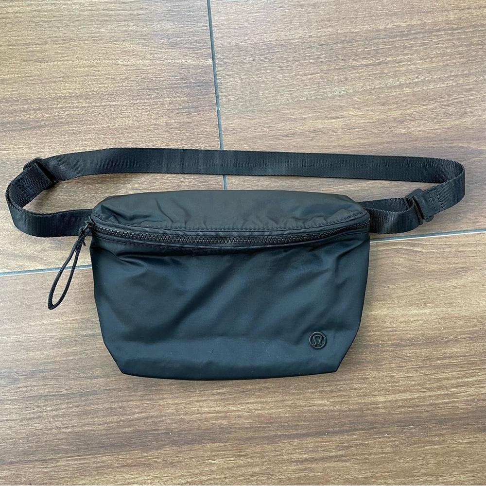 lululemon athletica go Lightly Belt Bag, black